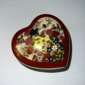 Satsuma Japan Porcelain
Heart Shaped Floral & Gold Designed Trinket Box Vintage